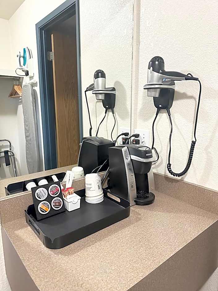 Super 8 by Wyndham High River AB