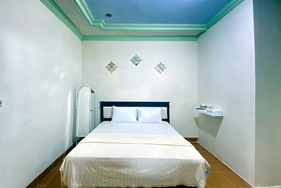 Adipura Guesthouse Syariah Mitra RedDoorz near Terminal Nganjuk