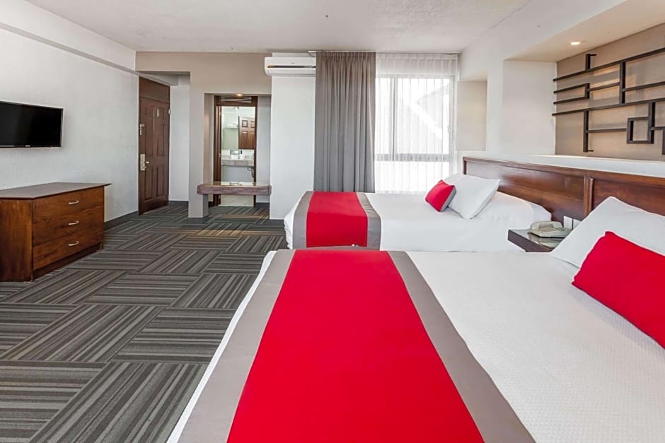 Ramada Plaza by Wyndham Leon