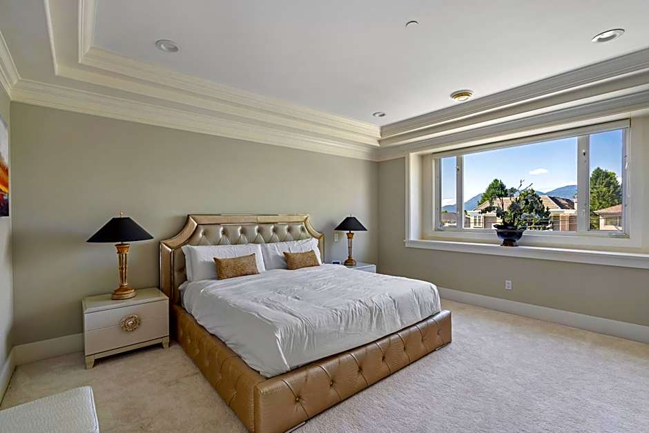 Luxurious Multi-Family Home in Vancouver West, 10 Mins Downtown