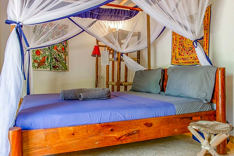 Kameleon Blue Arts Lodge