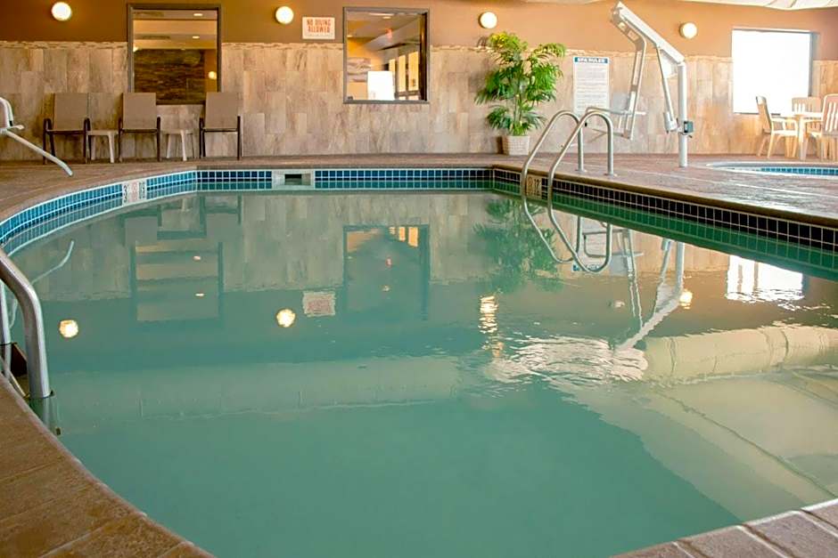 Comfort Inn & Suites Grand Forks near Alerus Center