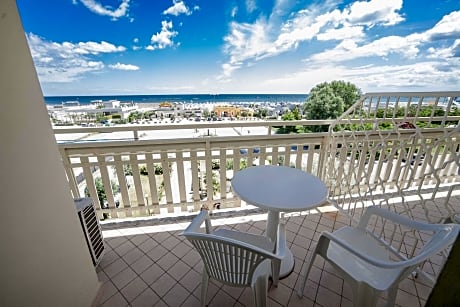 Standard Double Room with Frontal Sea View