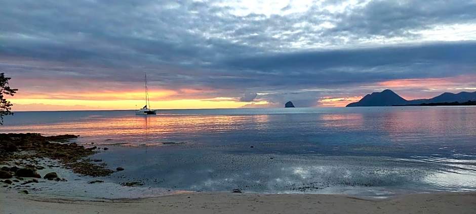 Au beau village studio rez de jardin