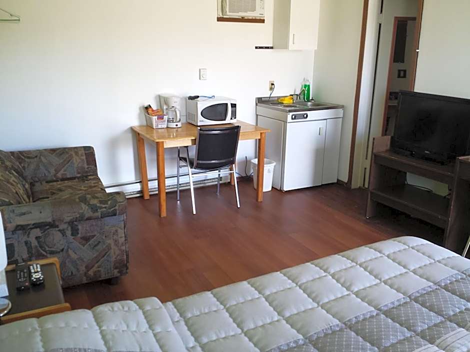 Moosomin Motel