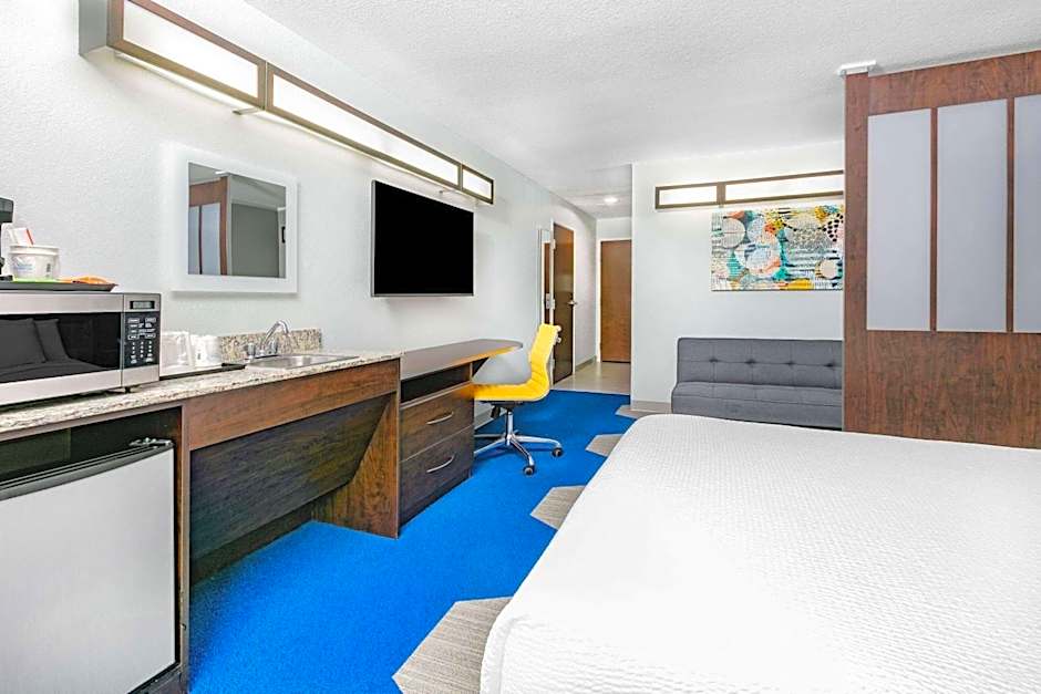Microtel Inn and Suites by Wyndham Austin Airport