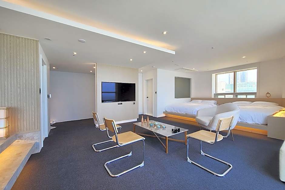 UH SUITE THE HAEUNDAE