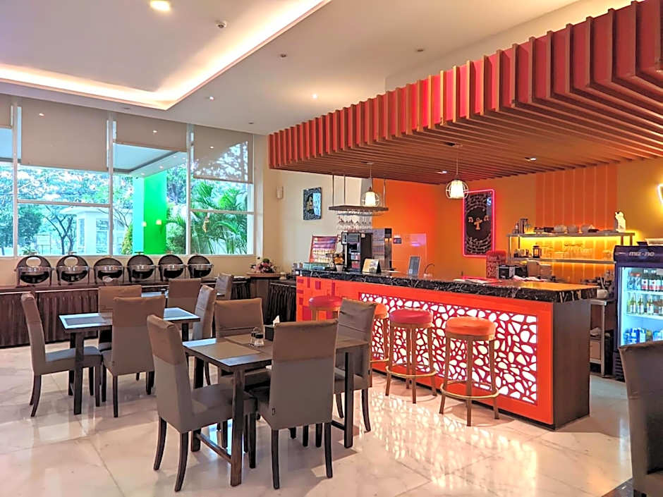 Front One Hotel Purwodadi