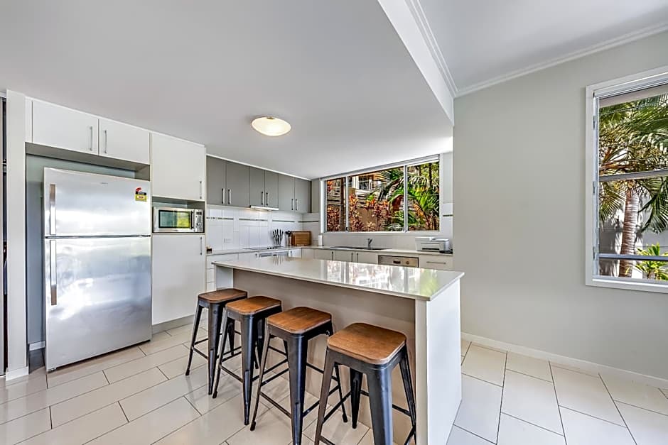 Airlie Summit Apartments