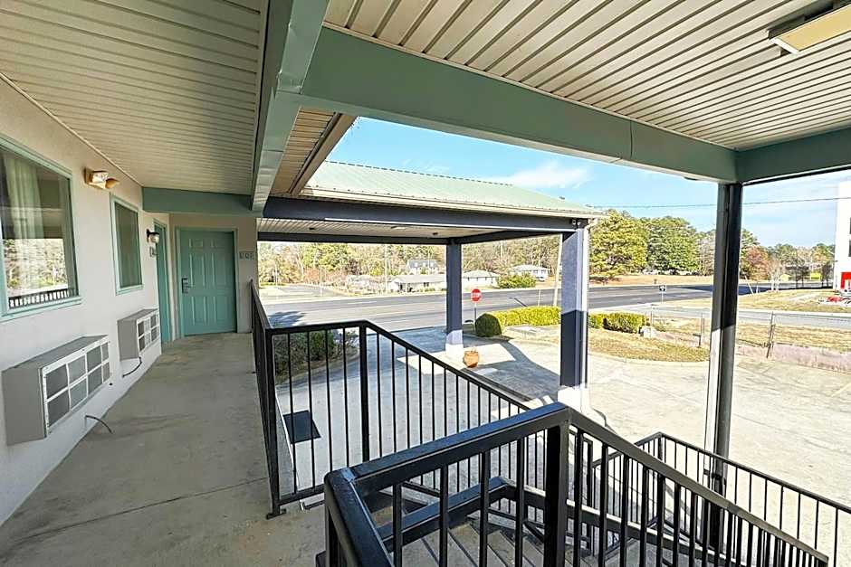 Garden Inn & Suites