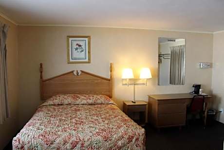 Queen Room - Non-Smoking