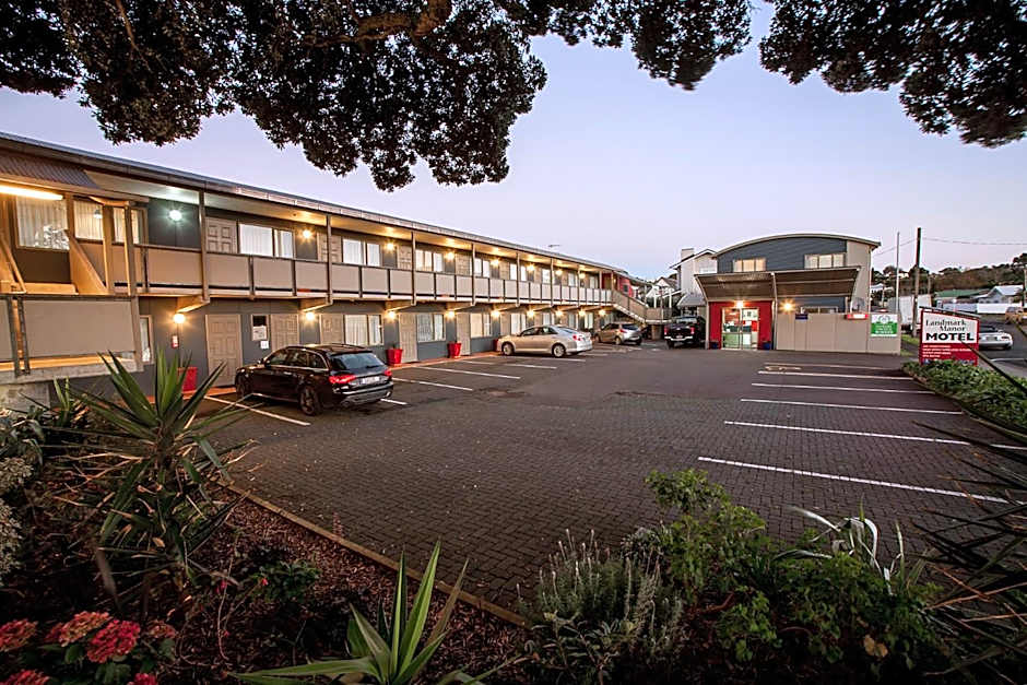 Landmark Manor Motel