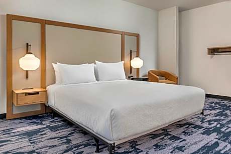 King Room with Adapted Tub - Mobility Accessible