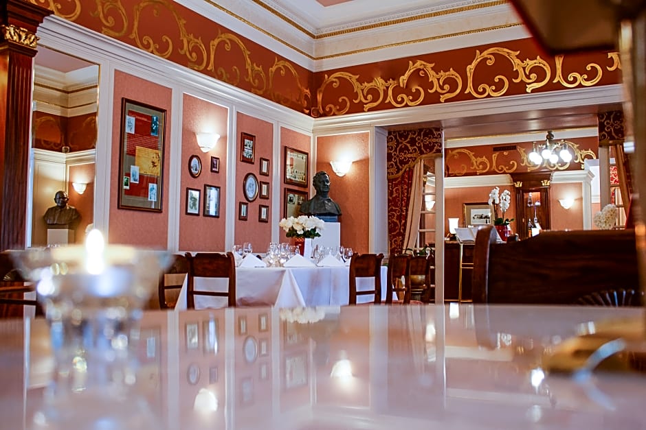 Grand Hotel