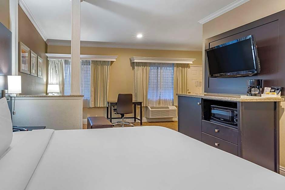 Comfort Inn & Suites Huntington Beach