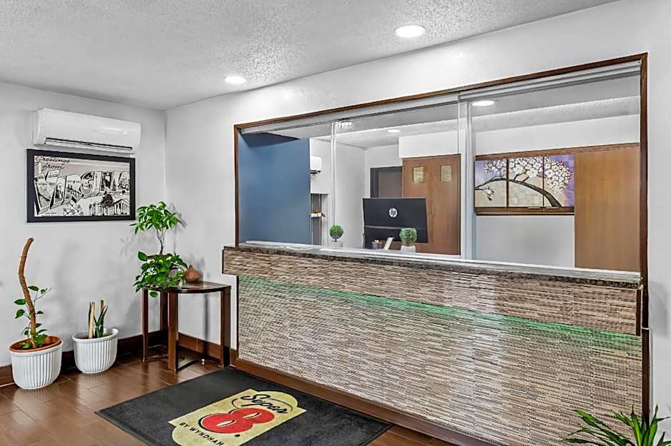 Super 8 by Wyndham Franklin