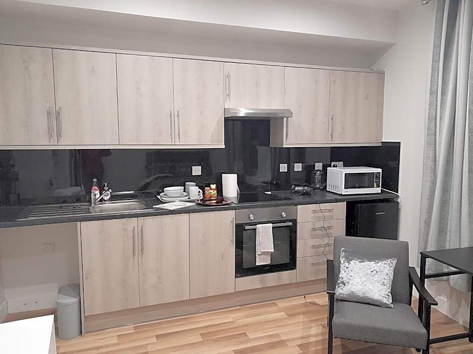 MIA Residence - Entire Studio apartment - City View - London - Next to Ealing Broadway Station