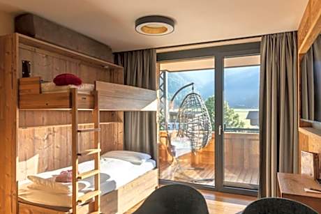 Deluxe Double Room (2 Adults + 1 Child)