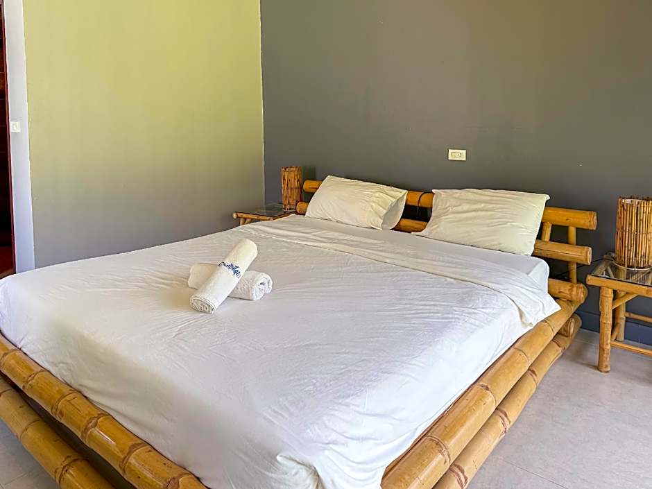 Photo 1 of 6 of Superior 1 King Bed