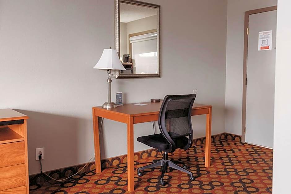 AmericInn by Wyndham Appleton Downtown