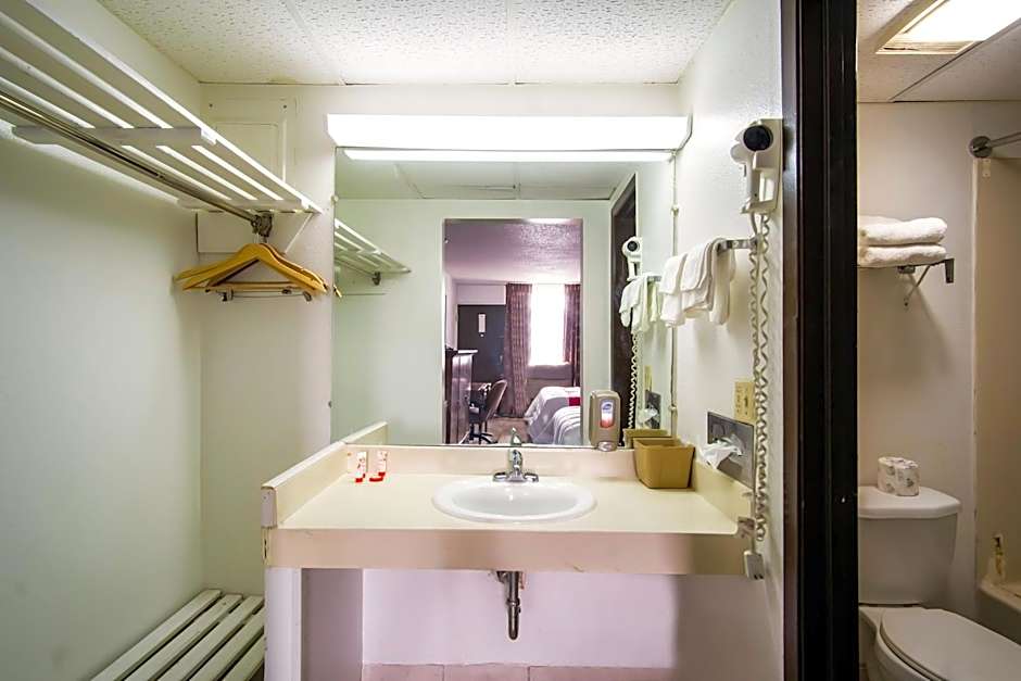 OYO Hotel Hutchinson KS West 4th Ave