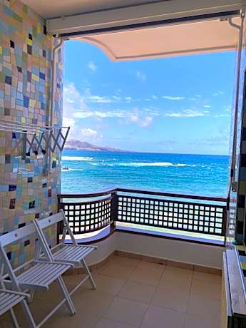 Estudio luminoso, primera línea de playa de las canteras