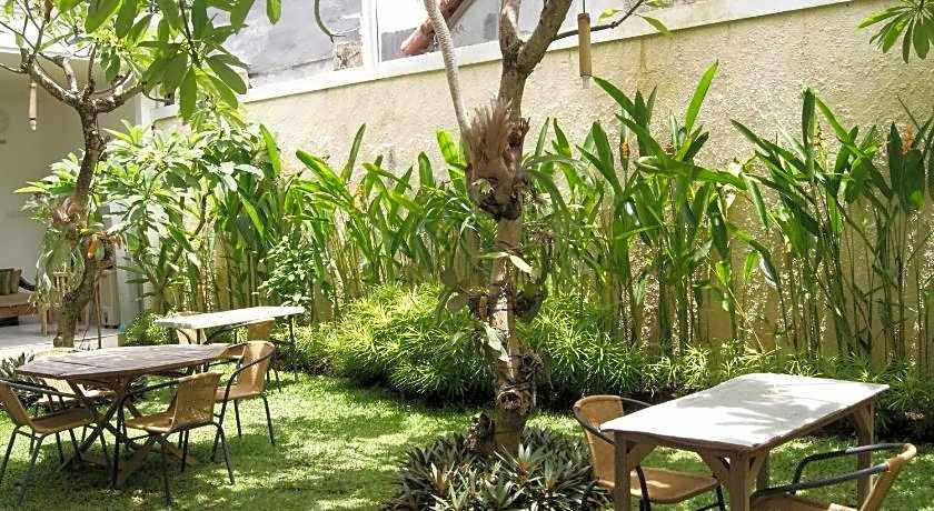 Sugiras Living Guest House