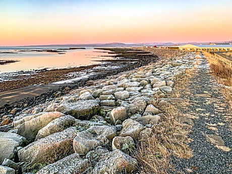 Bakki Apartments & Hostel