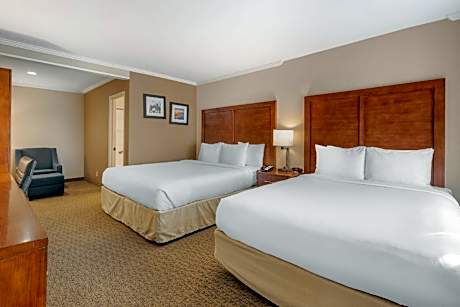1 King Bed, 1 Queen Bed, No Smoking