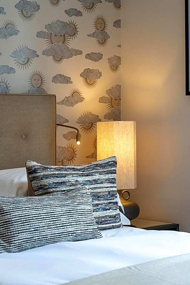 The Halston Carlisle