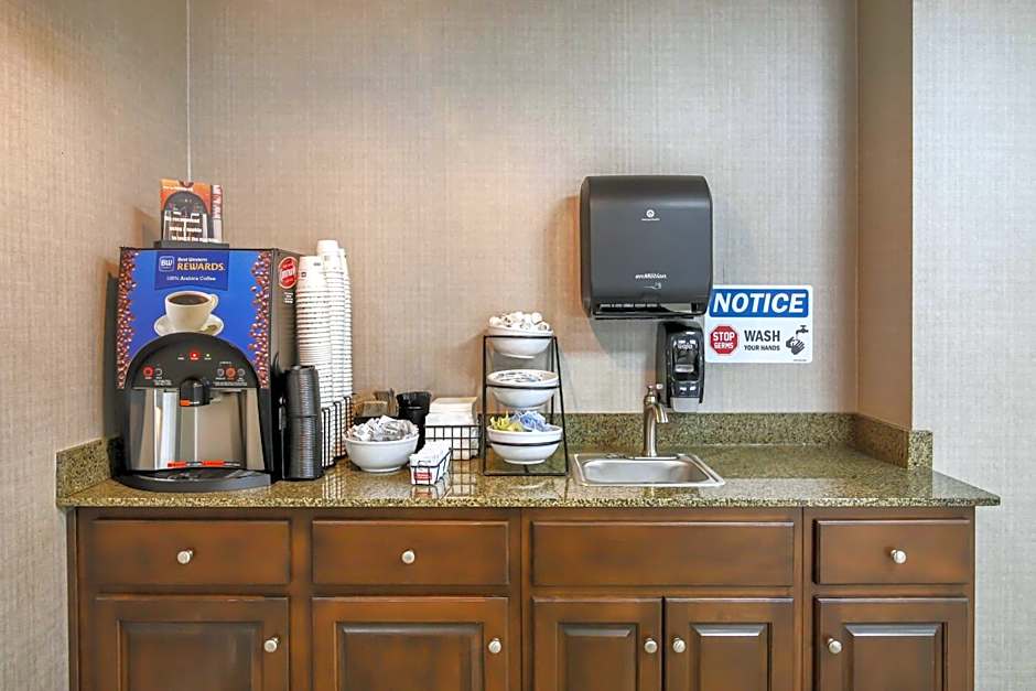 Best Western Plus Brunswick Inn & Suites