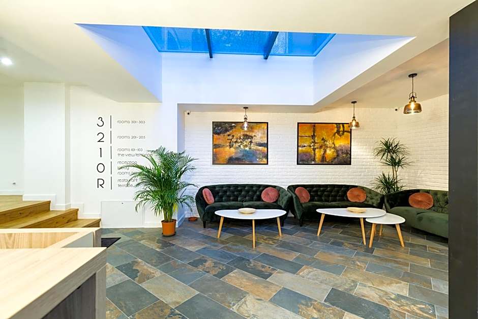 UpperHouse Suites & More