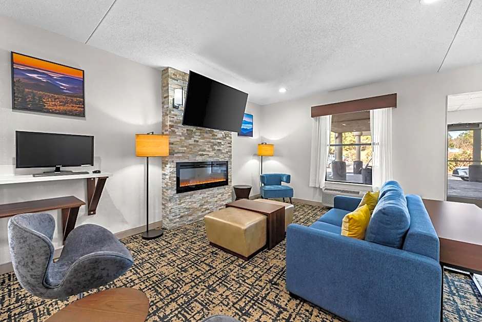 Clarion Pointe
