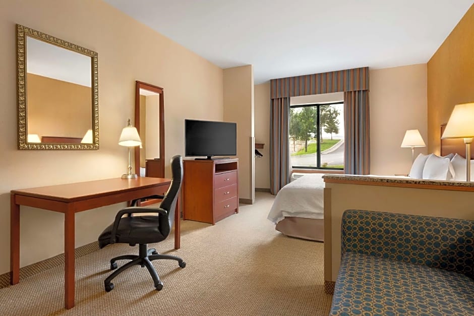 Photo 1 of 3 of 1 King Bed, Hearing/Mobility Accessible, Bathtub