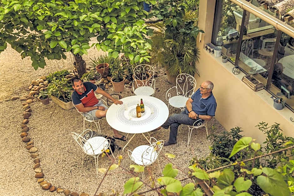 CHAMBRES D'HÔTES L'Oréliane en Provence Adults Only