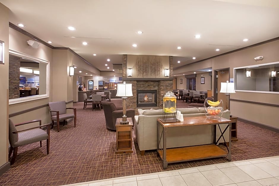 Holiday Inn Express Suites Yankton Hotel