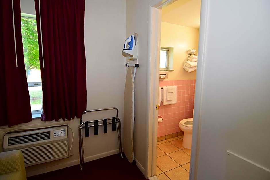 Knights Inn Oswego East