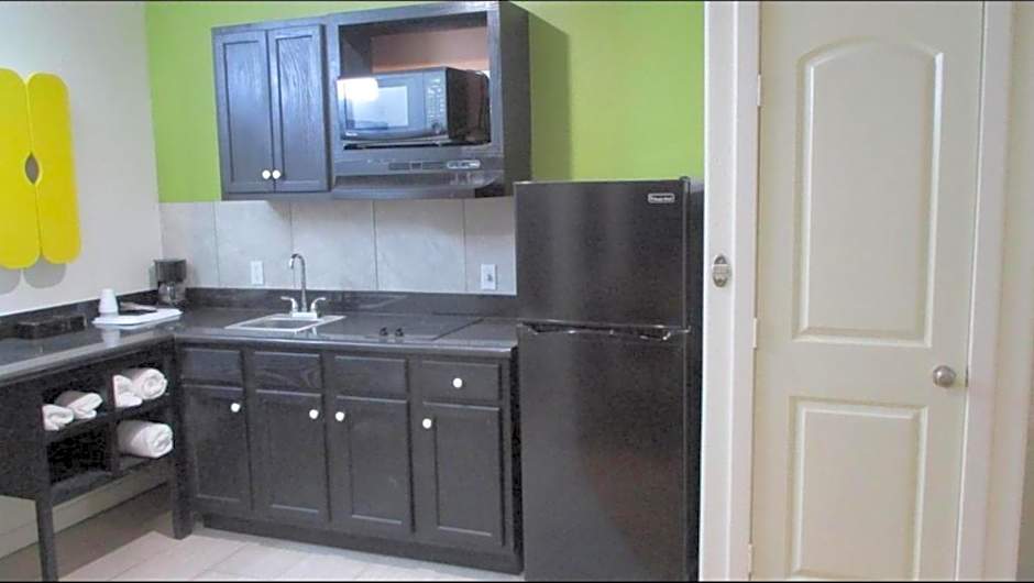 Studio 6-Huntsville, TX