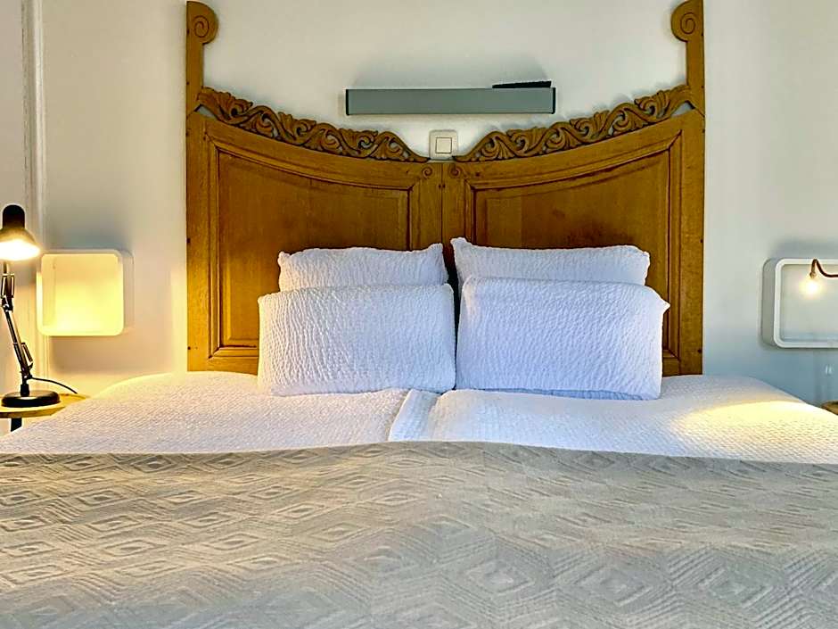 Hotel Au Nom De Dieu
