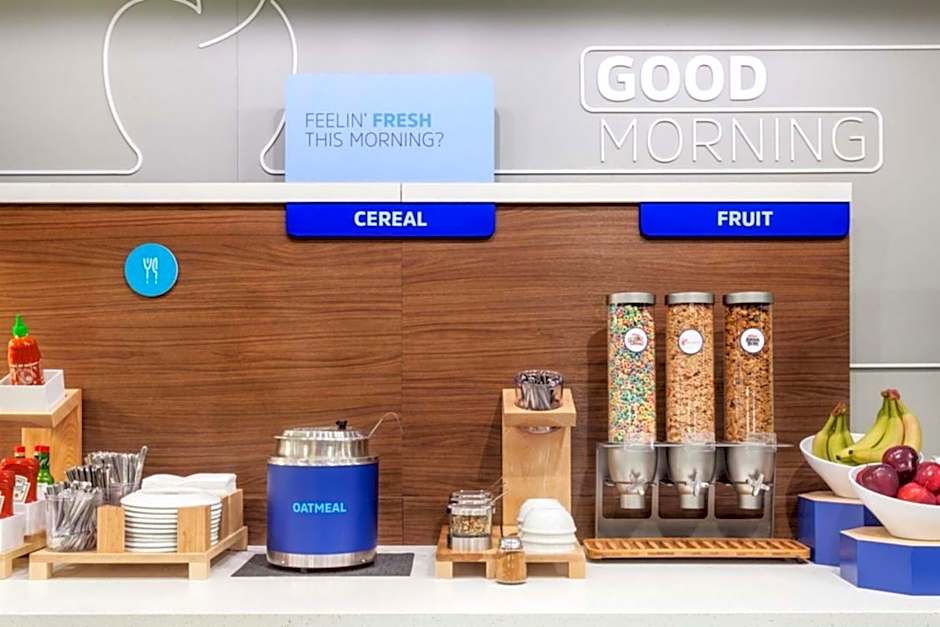 Holiday Inn Express & Suites St Peters By IHG