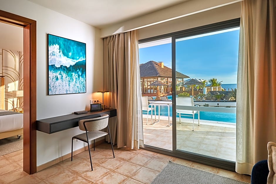 Photo 1 of 6 of PREFERRED CLUB SUITE SWIM UP OCEAN VIEW 2 ADULTS