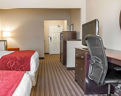 2 Queen Beds, Suite, Nonsmoking