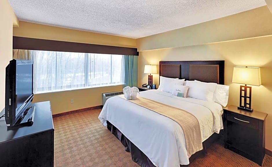 DoubleTree by Hilton Tinton Falls-Eatontown