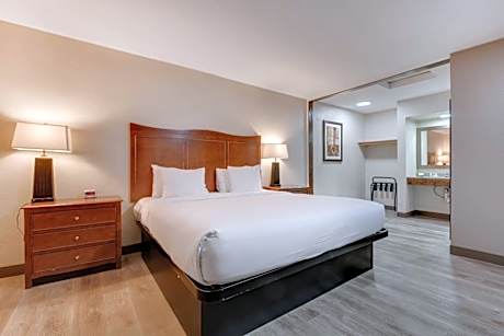 Suburban Studios Near Mesa Verde