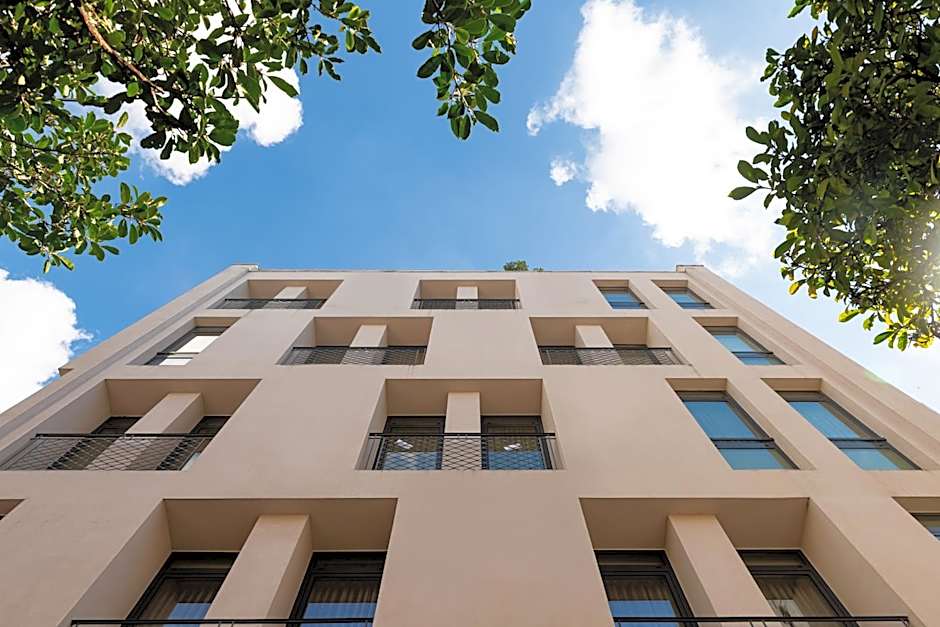 Urban Nest - Suites & Apartments