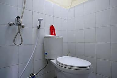 RedDoorz near GOR Satria 3