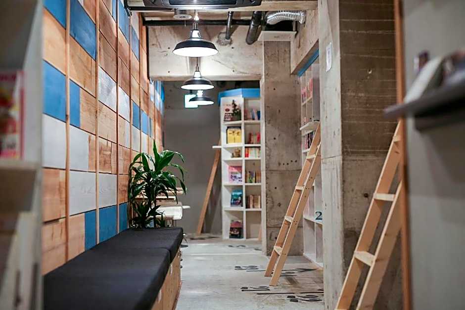 bnbplus Niigata Book Inn