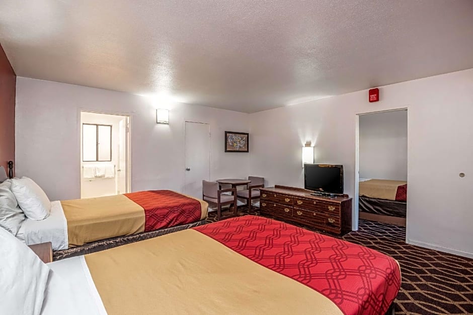 Econo Lodge University