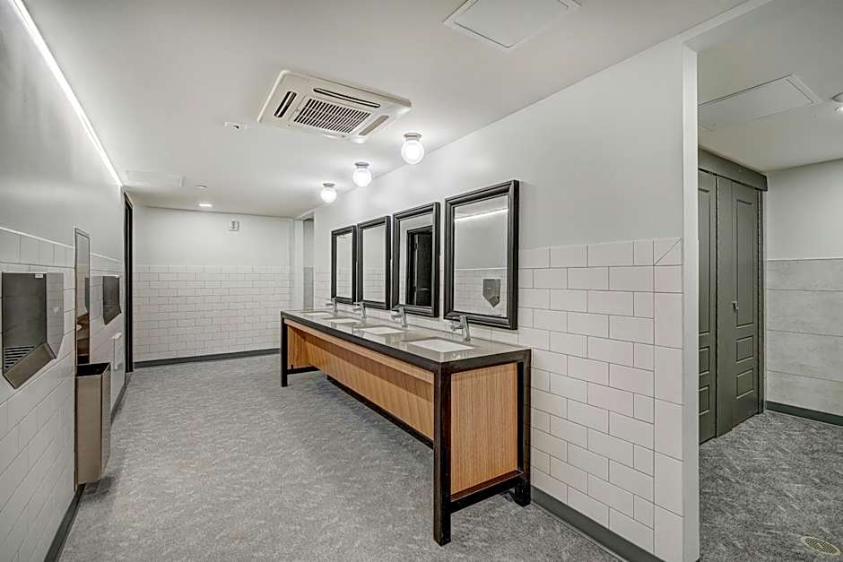 The Block Hotel & Commons