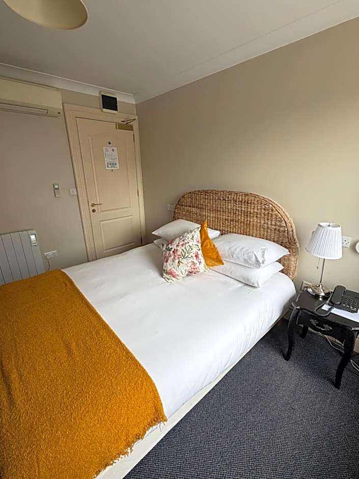 Connemara Lake Hotel